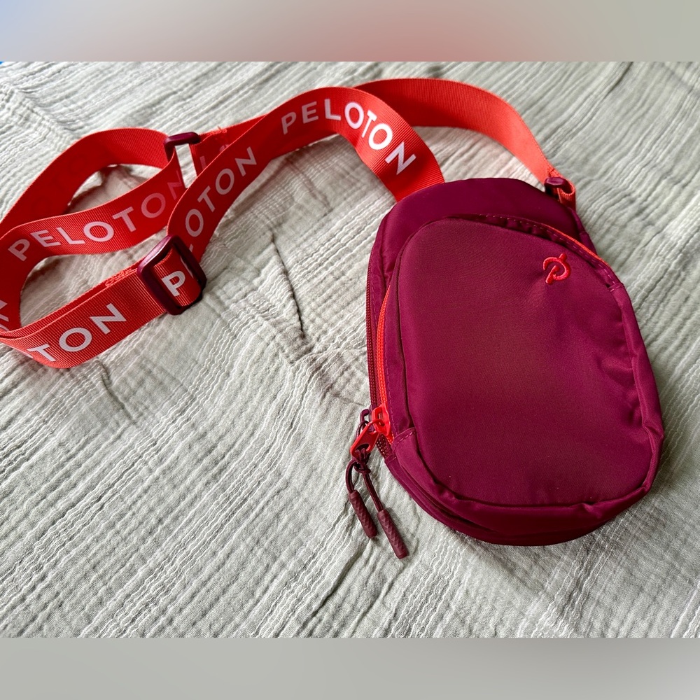 Peloton crossbody bag, VGUC